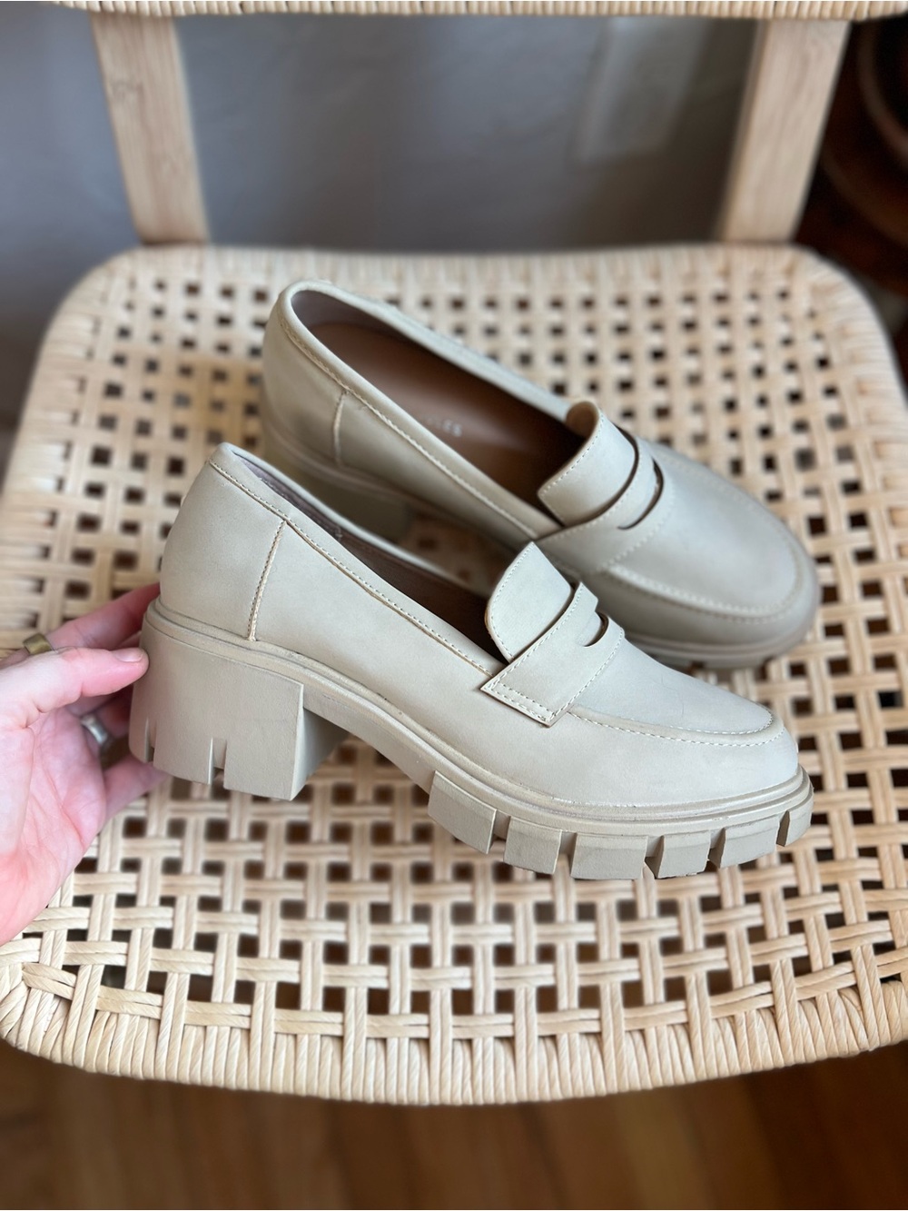 Sincerely Jules Dylan Chunky Lug Sole Penny Loafers Cream Size 8.5